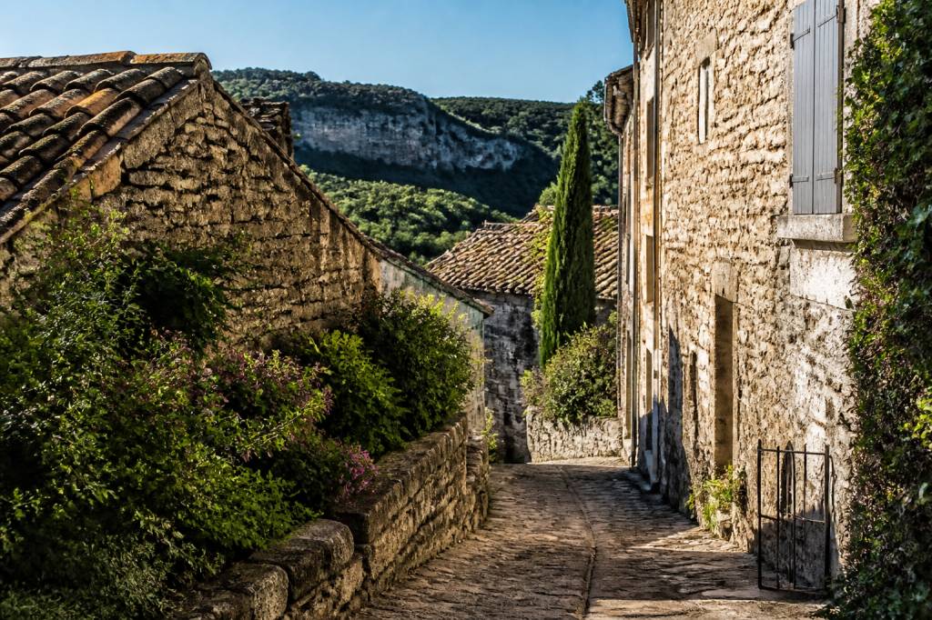 Les villages de caractère de la Drôme-Ardèche : itinéraire entre patrimoine, nature et savoir-faire المحلي